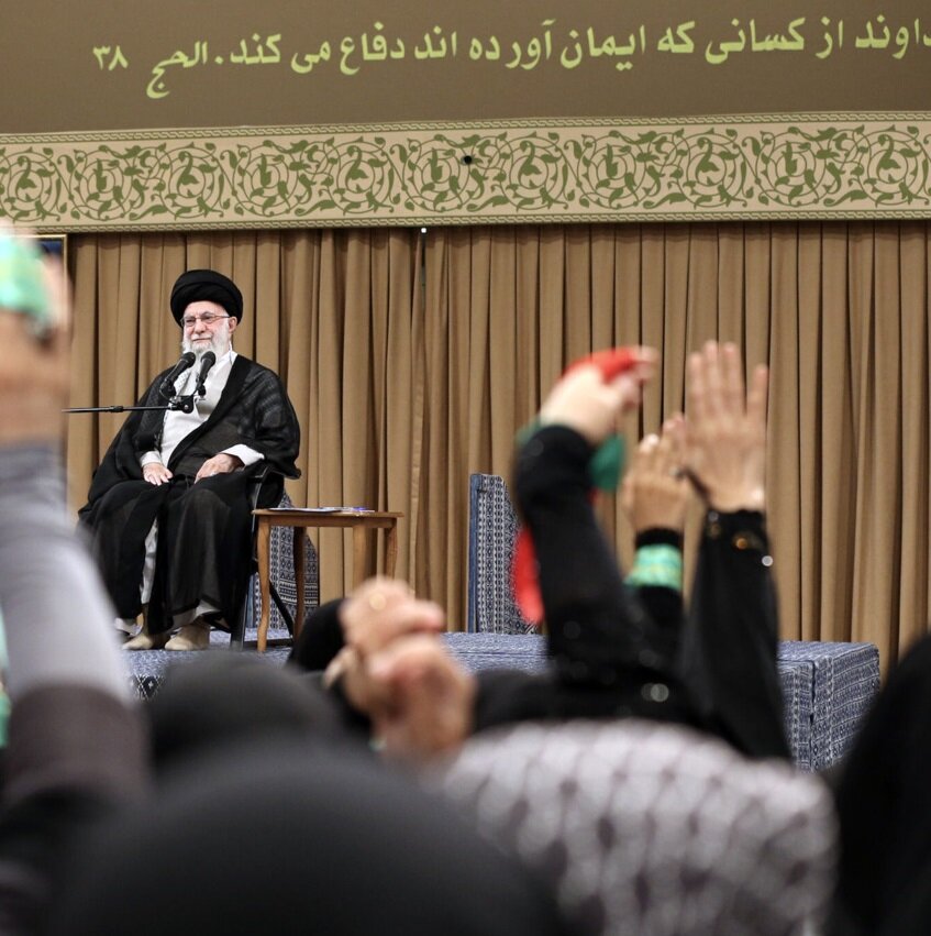 جمعی از دانشآموزان و دانشجویان به دیدار رهبر انقلاب میروند جمعی از دانشآموزان و دانشجویان به دیدار رهبر انقلاب میروند