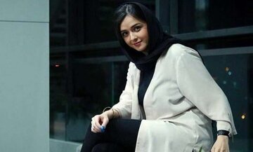 ترانه علیدوستی سه ساله روی نیمکت فوتبال آلمان ترانه علیدوستی سه ساله روی نیمکت فوتبال آلمان