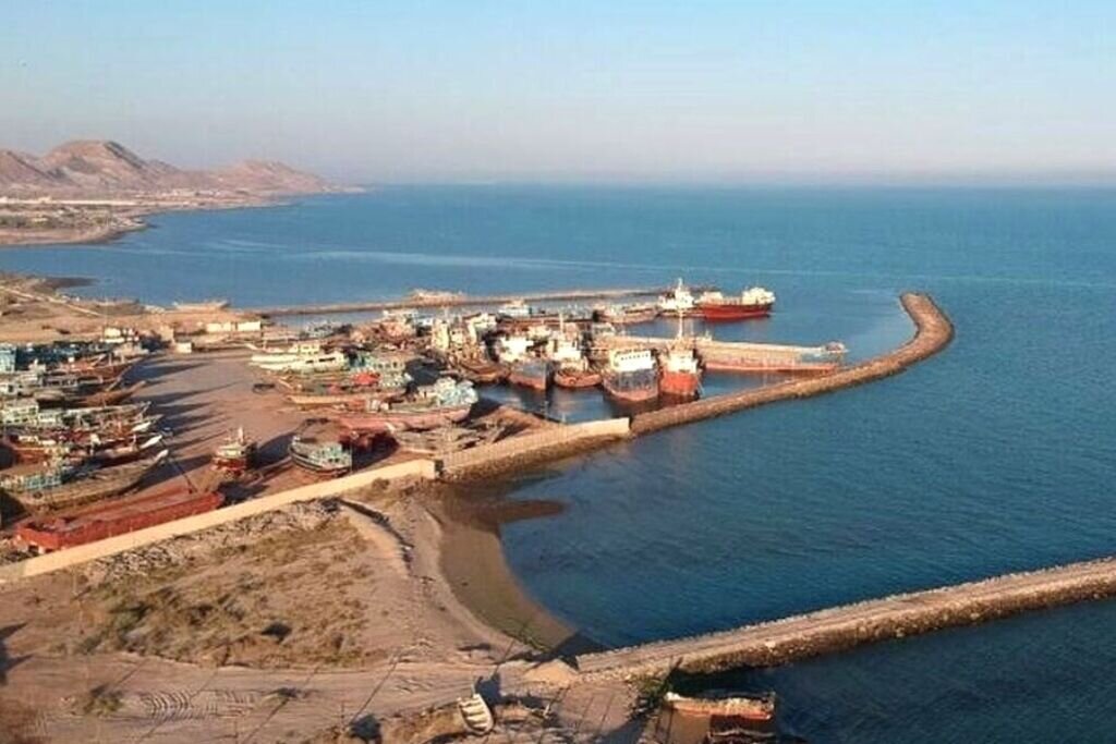 ساخت ۹ سازه دریایی غیرمجاز در بندرمقام بندرلنگه متوقف شد ساخت ۹ سازه دریایی غیرمجاز در بندرمقام بندرلنگه متوقف شد