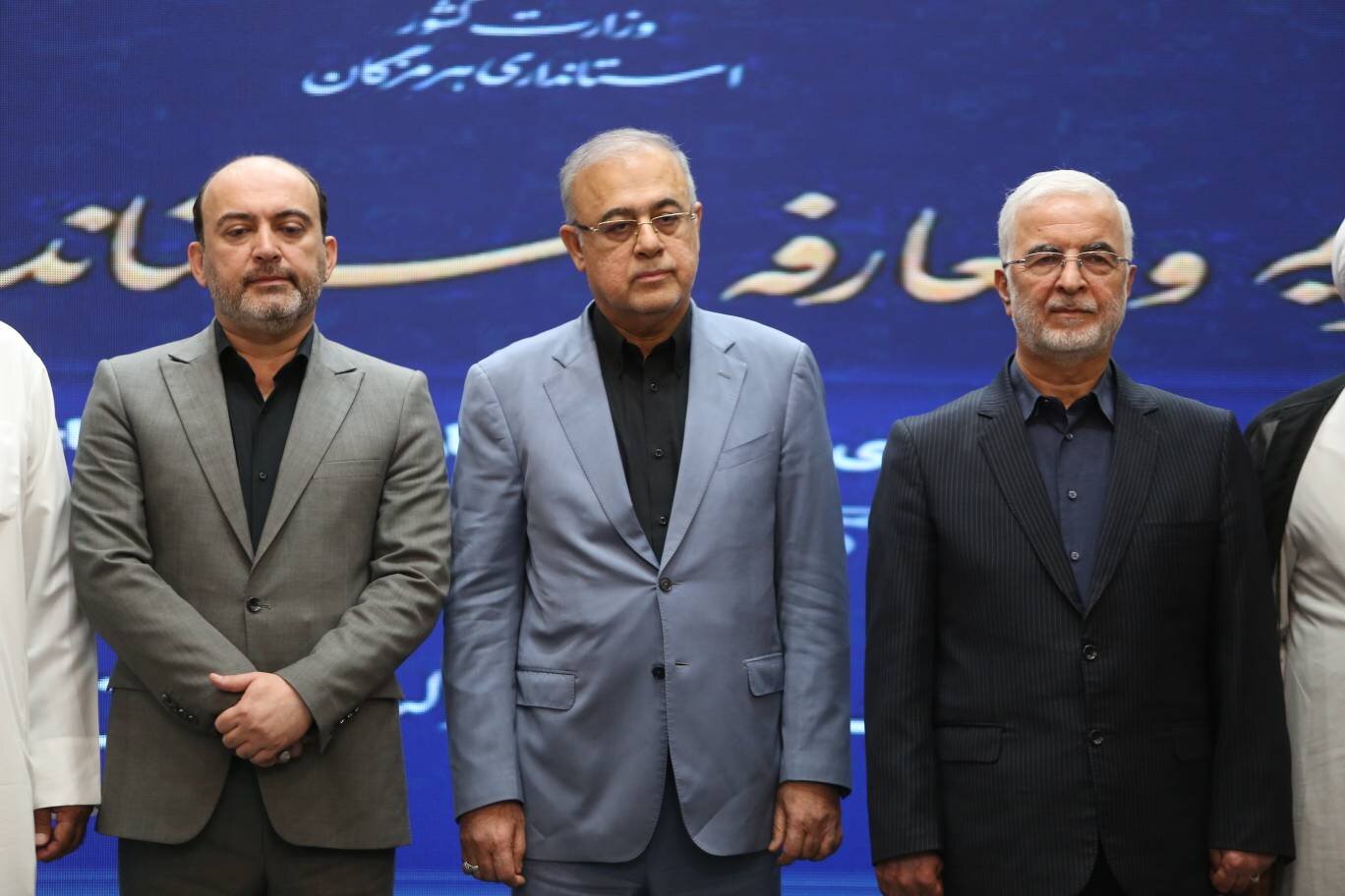"محمد آشوری" استاندار هرمزگان: فرصت دعوا نداریم؛ مردم باید تحولات اقتصادی استان را در زندگیشان احساس کنند "محمد آشوری" استاندار هرمزگان: فرصت دعوا نداریم؛ مردم باید تحولات اقتصادی استان را در زندگیشان احساس کنند