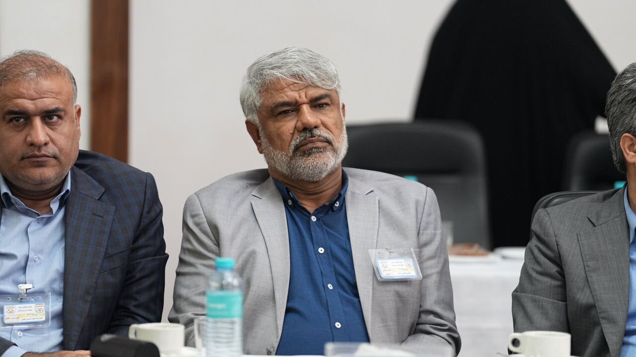 با برگزاری مجمع ؛ مهدی دسینه رییس هیئت فوتبال هرمزگان شد