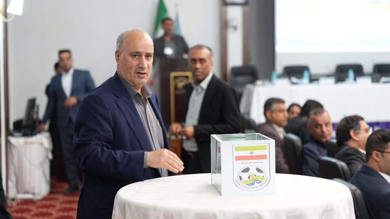 با برگزاری مجمع ؛  مهدی دسینه رییس هیئت فوتبال هرمزگان شد