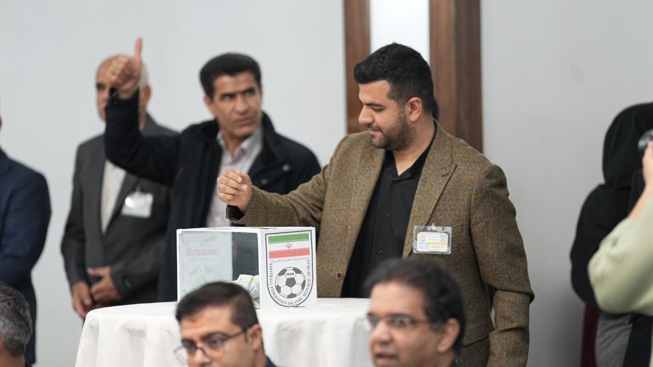 با برگزاری مجمع ؛  مهدی دسینه رییس هیئت فوتبال هرمزگان شد