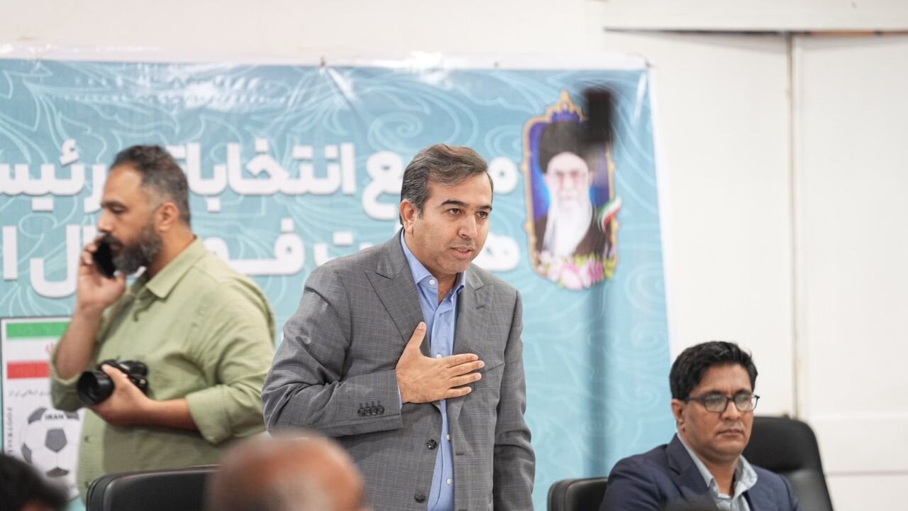 با برگزاری مجمع ؛  مهدی دسینه رییس هیئت فوتبال هرمزگان شد