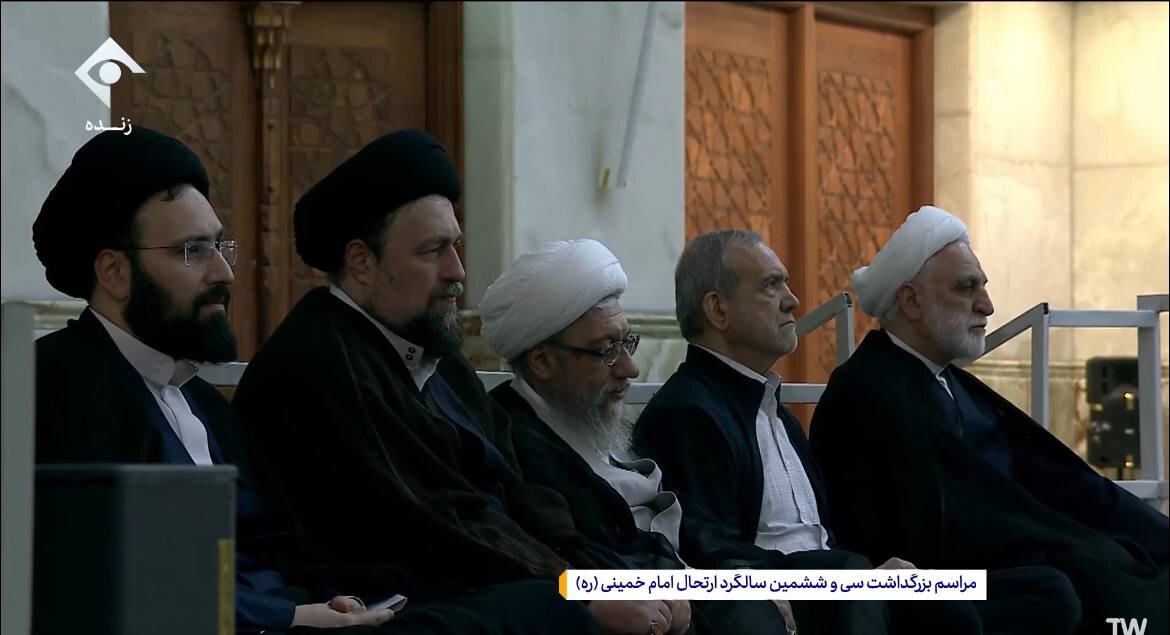 عکسی از سعید جلیلی در صف اول/ مسعود پزشکیان همنشین نوه های امام شد/ چمران و مقامات نظامی هم بودند