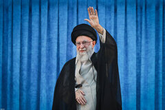 رهبر انقلاب به آمریکایی ها: شما چه کاره هستید که ایران غنی سازی داشته باشد یا خیر؟ به شما چه/ هیچ غلطی نمی توانید بکنید