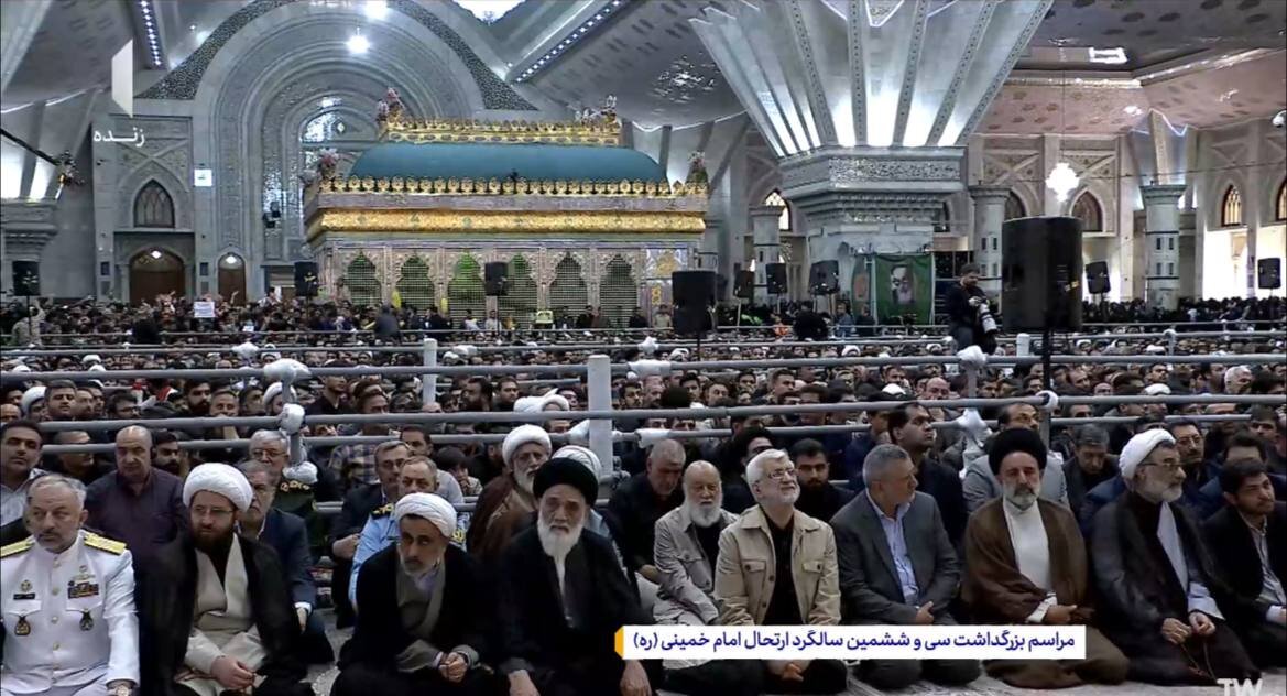 عکسی از سعید جلیلی در صف اول/ مسعود پزشکیان همنشین نوه های امام شد/ چمران و مقامات نظامی هم بودند عکسی از سعید جلیلی در صف اول/ مسعود پزشکیان همنشین نوه های امام شد/ چمران و مقامات نظامی هم بودند